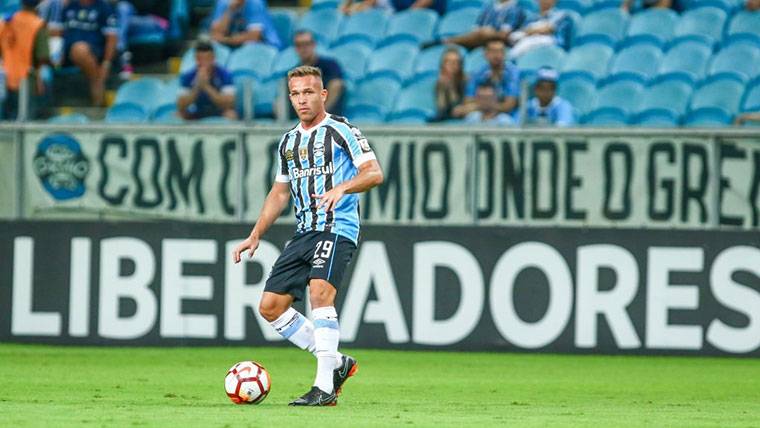 Arthur Melo, durante un partido con Gremio de Porto Alegre