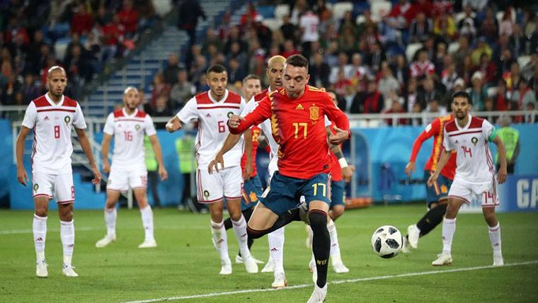 Iago Aspas, marcando un gol de tacón con la Selección Española