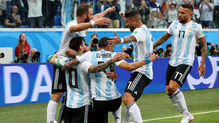 Argentina, celebrando uno de los goles contra Nigeria