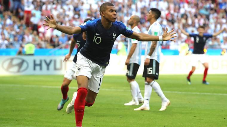 Kylian Mbappé, celebrating the goals of France to Argentina