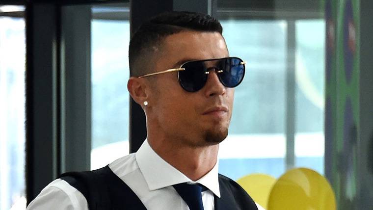 Cristiano Ronaldo, a punto de coger un vuelo