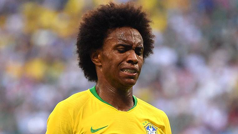 Willian en un partido con la selección de Brasil