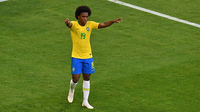 Willian celebra un gol de la selección de Brasil