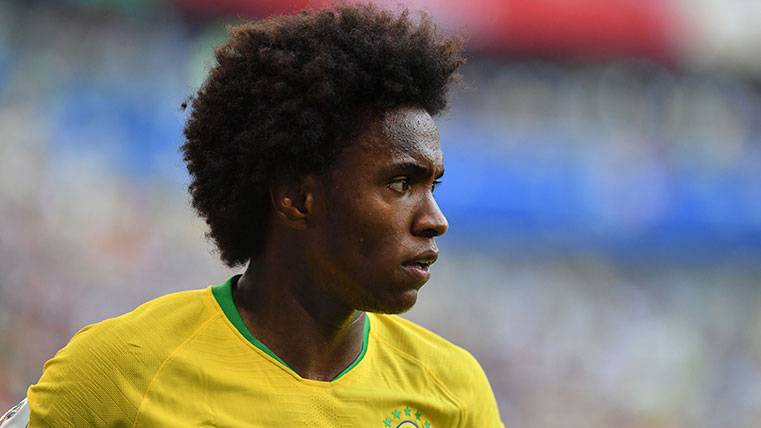 Willian durante un partido de la selección brasileña