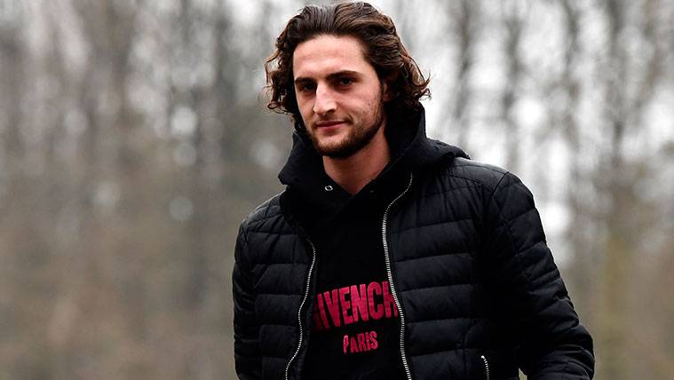 Adrien Rabiot attends to a concentration of the French selection