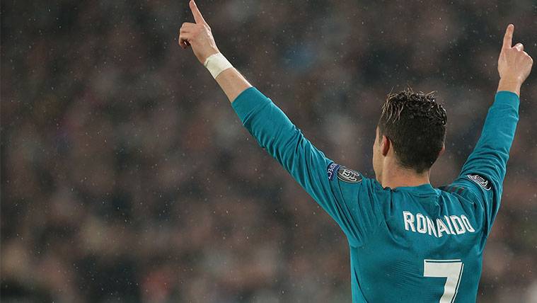 Cristiano Ronaldo celebrates a goal of the Real Madrid