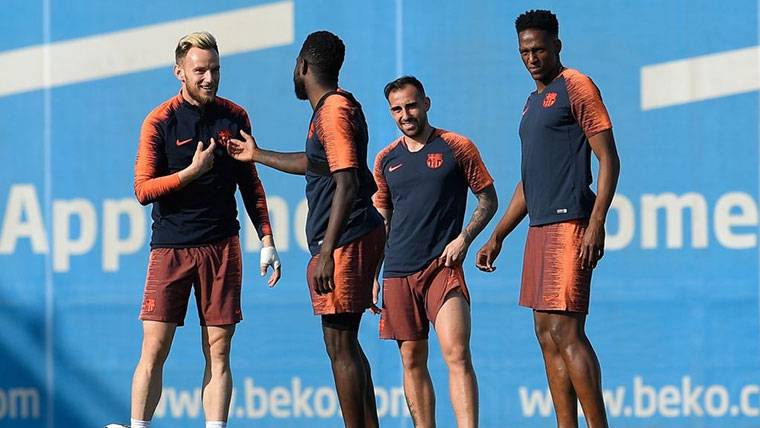 Rakitic And Umtiti, kidding in front of the look of Alcácer and Yerry Mina