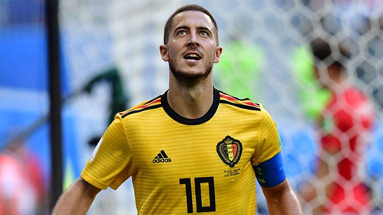 Eden Hazard celebrates a goal with the selection of Belgium