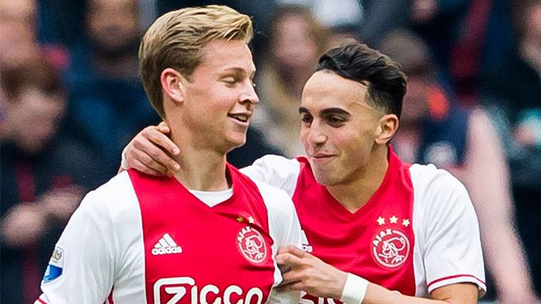 Frenkie Of Jong and Abdelhak Nouri celebrate a victory of the Ajax