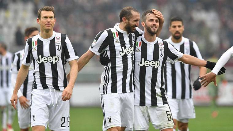 Miralem Pjanic, celebrando un gol marcado con la Juventus