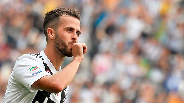 Pjanic, uno de los jugadores que interesan al Barça