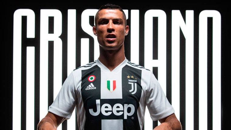 Cristiano Ronaldo in a poster of presentation of the Juventus