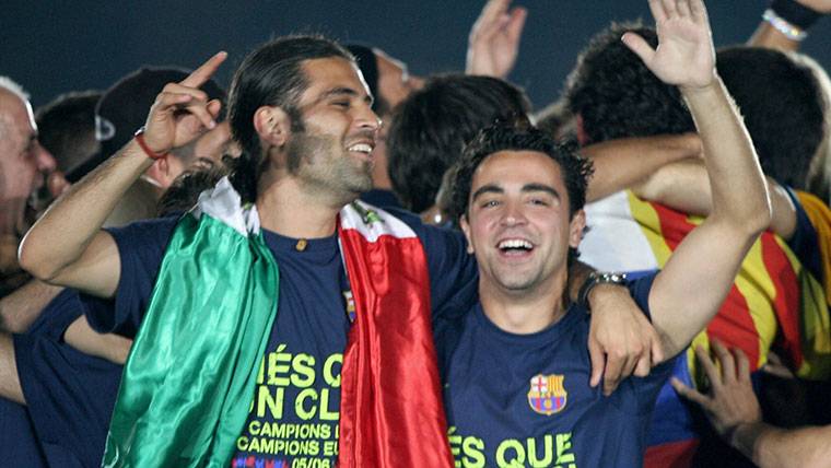 Xavi Hernández y Rafa Márquez, celebrando un título con el FC Barcelona