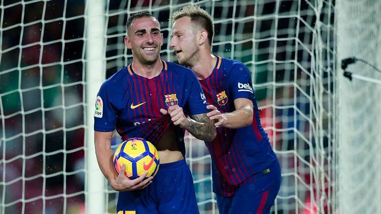 Paco Alcácer, celebrando un gol marcado con el FC Barcelona