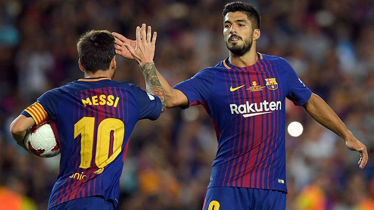 Leo Messi y Luis Suárez celebran un gol del FC Barcelona