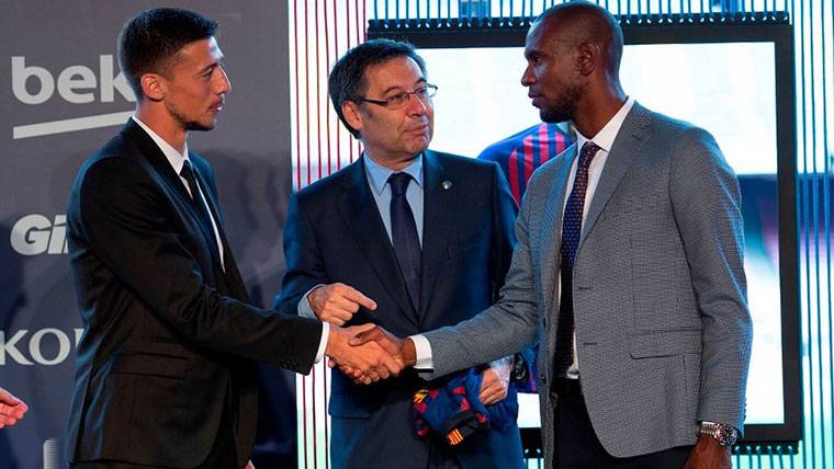 Clément Lenglet, Bartomeu and Abidal, during the presentation of the first