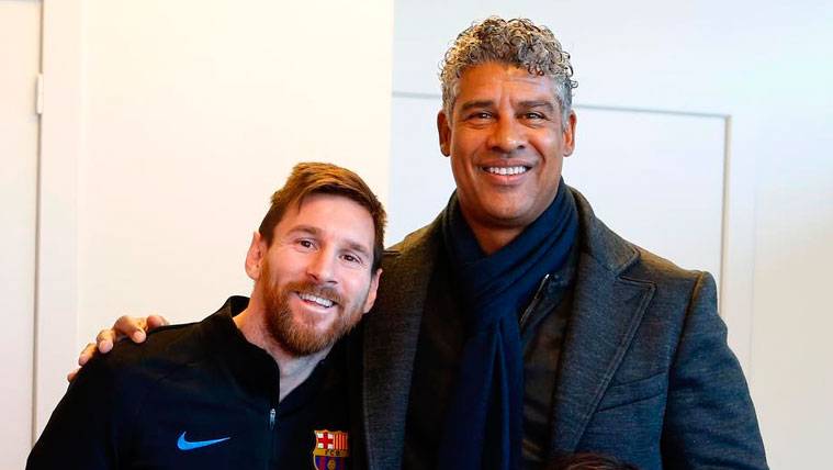 Leo Messi and Frank Rijkaard in a meeting in Barcelona