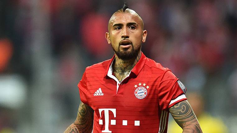 Arturo Vidal in a party of the Bayern of Munich