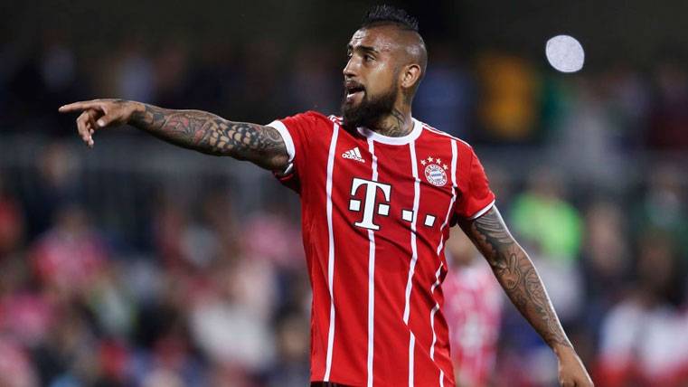 Arturo Vidal in a party of the Bayern of Munich