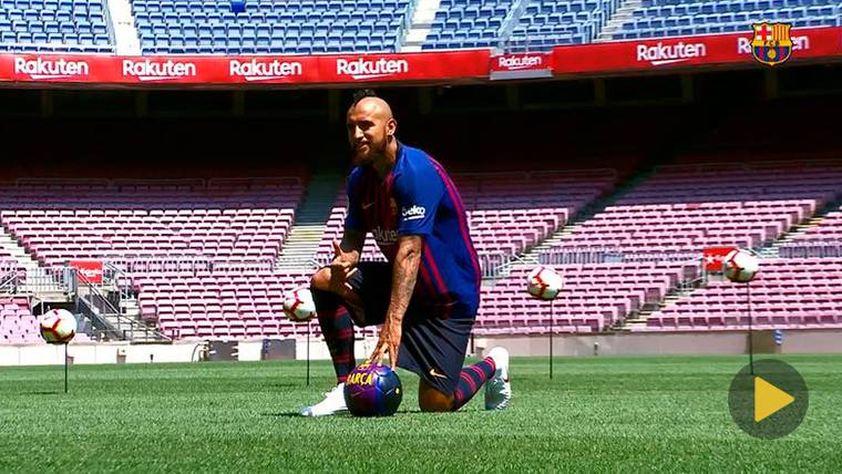 Arturo Vidal, presented officially with the FC Barcelona