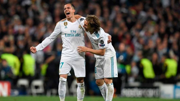 Lucas Vázquez and Luka Modric celebrate a victory of the Real Madrid