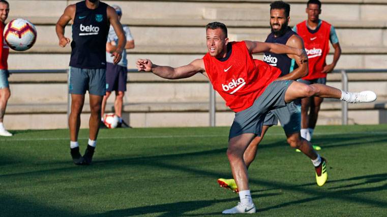 Arthur en un entrenamiento del FC Barcelona | FCB