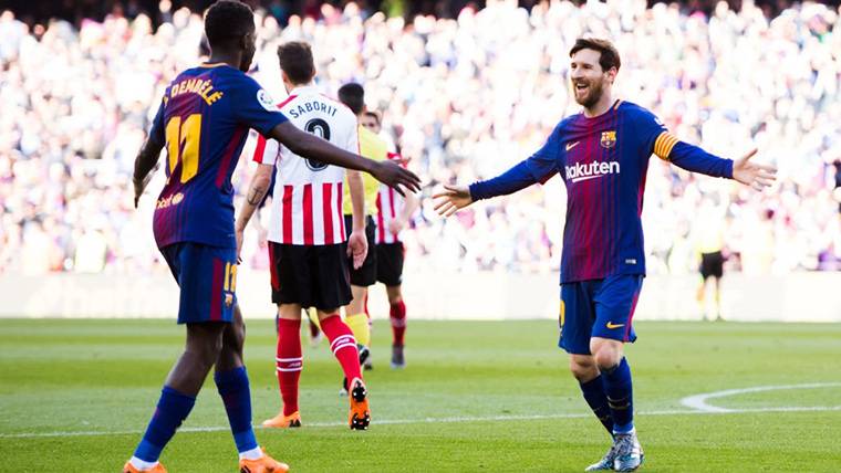 Ousmane Dembélé, celebrando una diana con Lionel Messi