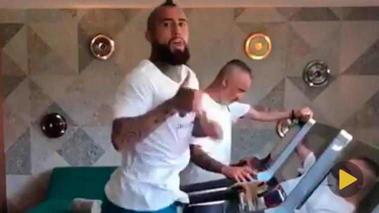 Arturo Vidal training in the day of party of the Barça