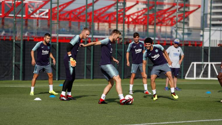 Los jugadores del Barça en una sesión de entrenamiento