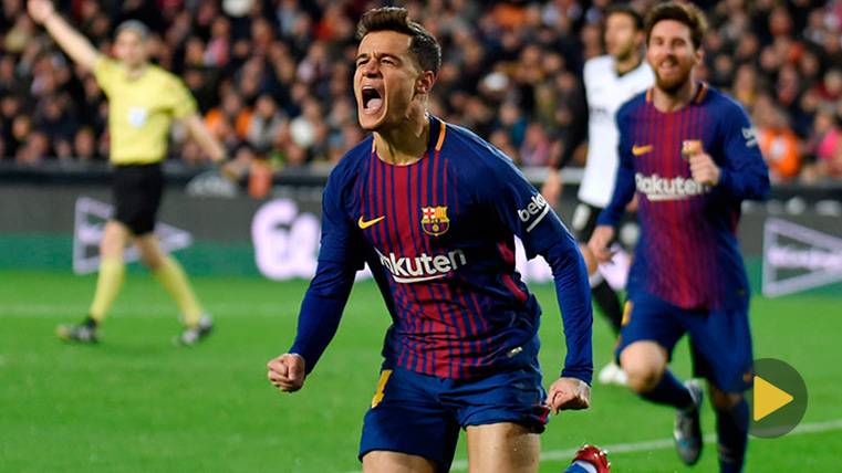 Philippe Coutinho celebrates a goal with the FC Barcelona