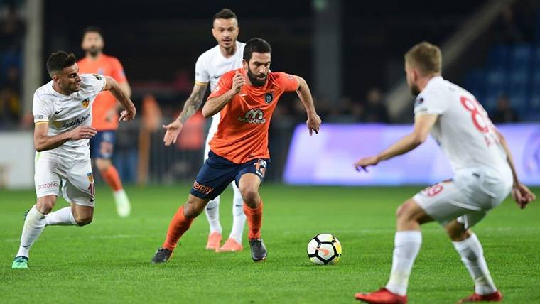 Burn Turan, during a commitment with the Istanbul Basaksehir