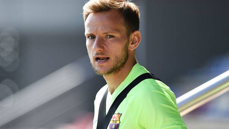 Ivan Rakitic, during a training in the rows of the FC Barcelona