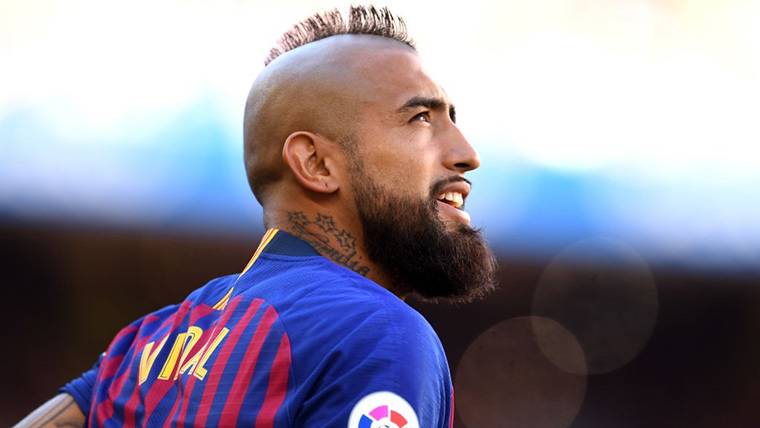 Arturo Vidal, jumping to the Camp Nou under an ovation of the barcelonismo