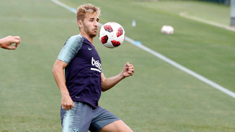 Sergi Samper in a training of the FC Barcelona | FCB