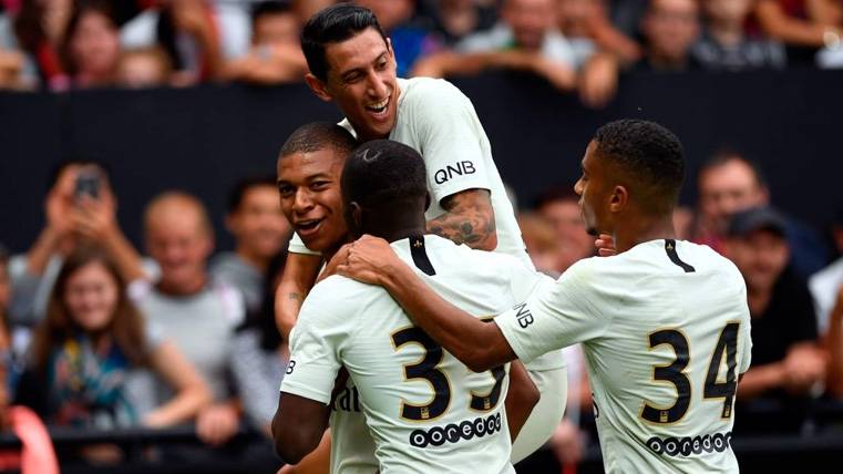 Los jugadores del PSG celebran un gol en la Ligue 1