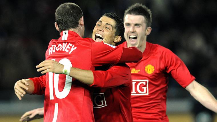 Wayne Rooney and Cristiano Ronaldo, celebrating a goal with the Manchester United