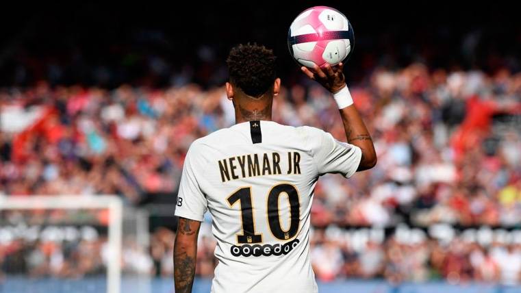 Neymar In a party with Paris Saint-Germain