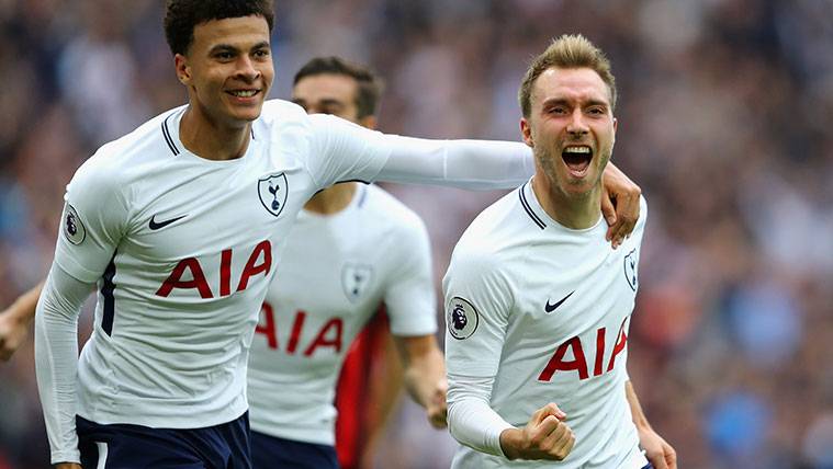 Dele Alli y Christian Eriksen celebran un gol del Tottenham