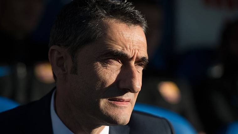 Ernesto Valverde in a party of the FC Barcelona