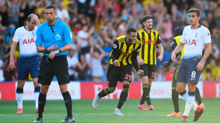 Los jugadores del Watford celebran una victoria contra el Tottenham