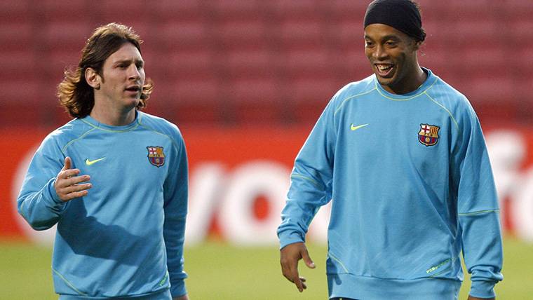 Leo Messi and Ronaldinho Gaúcho, in an image of archive