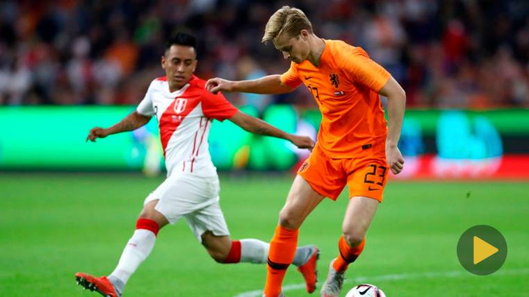 Frenkie de Jong en un partido con la selección de Holanda