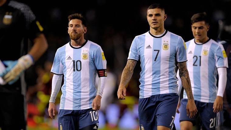 Mauro Icardi, during a party beside Messi with Argentina