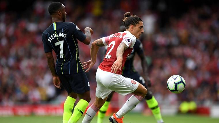 Héctor Bellerín, durante un partido contra el Manchester City