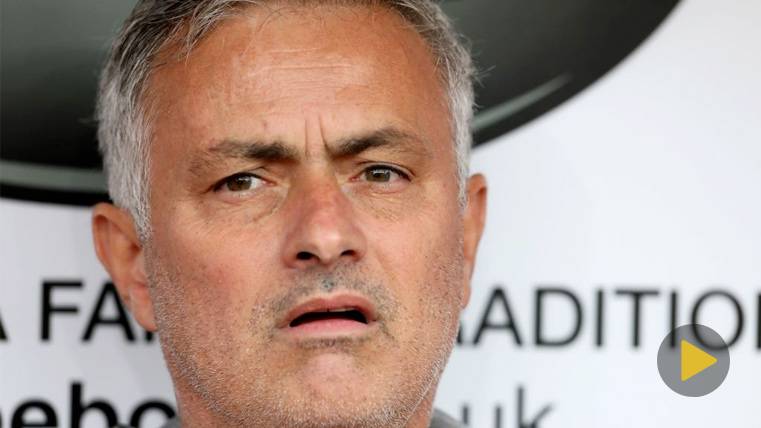 José Mourinho en un partido con el Manchester United