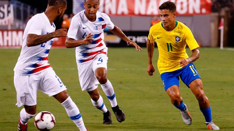 Philippe Coutinho en un partido de la selección de Brasil