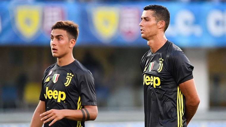 Paulo Dybala, beside Cristiano Ronaldo in a party of the Juventus