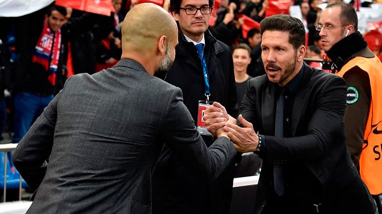 Pep Guardiola and the Cholo Simeone greet  before a party of Champions