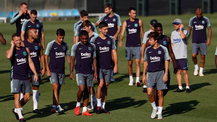 The players of the Barça in a session of training | FCB