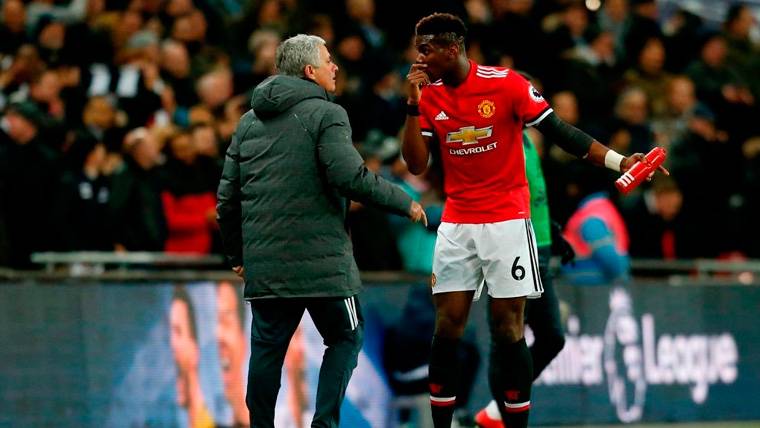 José Mourinho and Paul Pogba argue in a party of the Manchester United